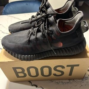 Yeezy boost 350 V2 Mono Cinder